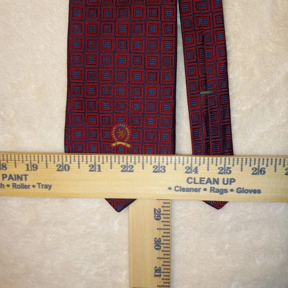 Tommy Hilfiger 100% Silk Tie Red Blue Geometric Men Necktie 58 x 3.3/8